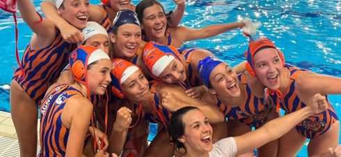 C’è un filo biancazzurro che dal 2022 arriva fino a oggi, attraversando piscine, città e [&hellip;]